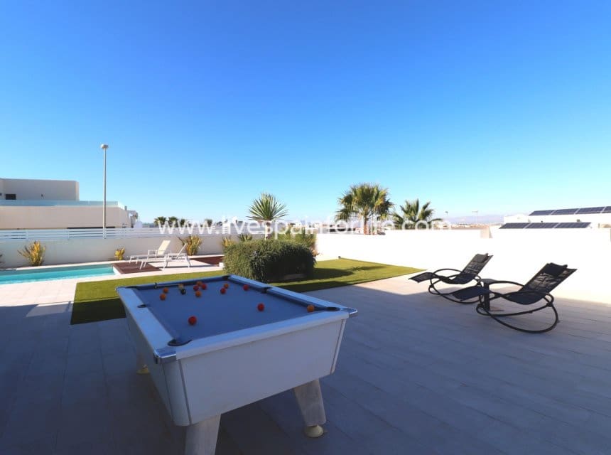 3 sovrum Villa till salu i Benimar med pool garage - 695 000 € (Ref: 10007511)