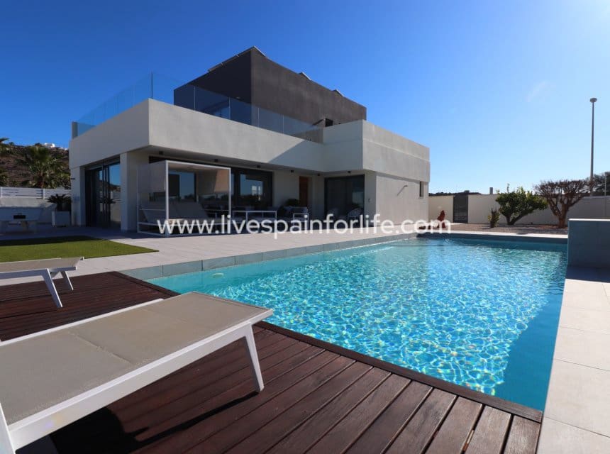 3 sovrum Villa till salu i Benimar med pool garage - 695 000 € (Ref: 10007511)