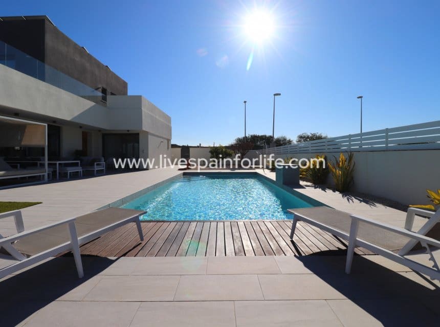 3 sovrum Villa till salu i Benimar med pool garage - 695 000 € (Ref: 10007511)