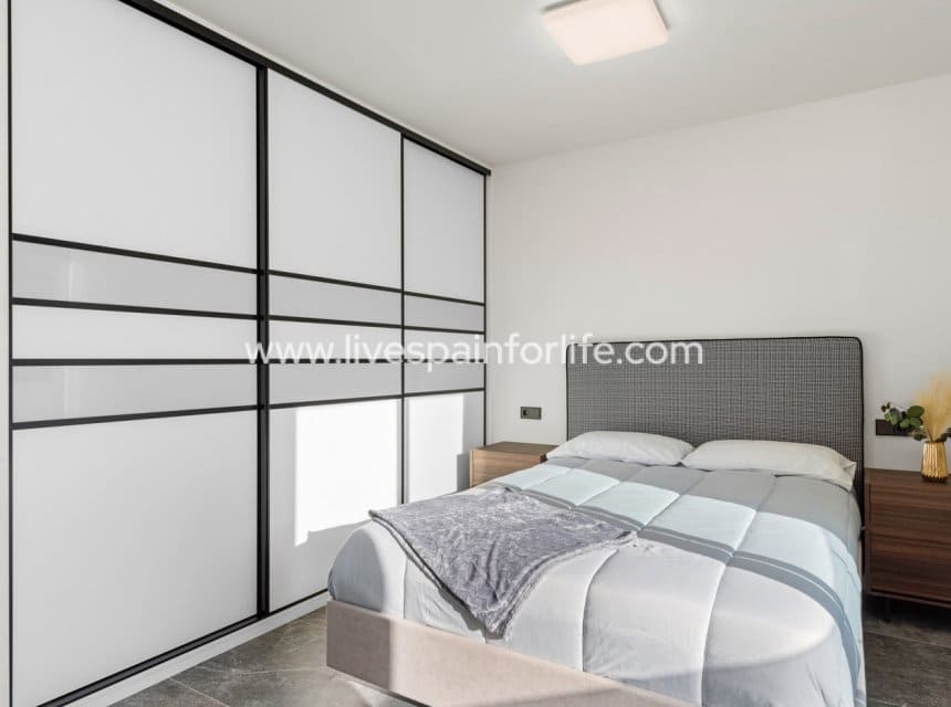 4 bedroom Semi-detached Villa for sale in Torre de la Horadada with pool garage - € 649,000 (Ref: 10007512)