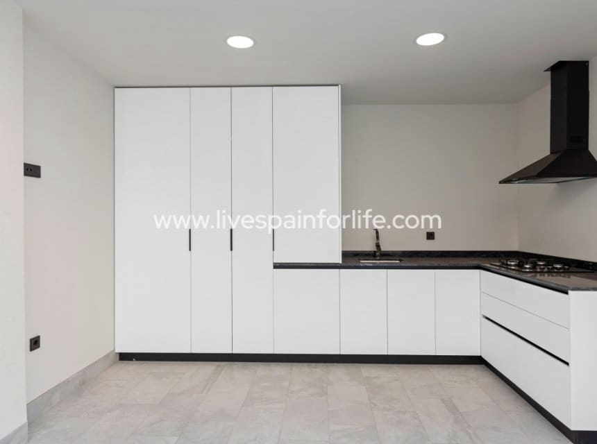 4 bedroom Semi-detached Villa for sale in Torre de la Horadada with pool garage - € 649,000 (Ref: 10007512)