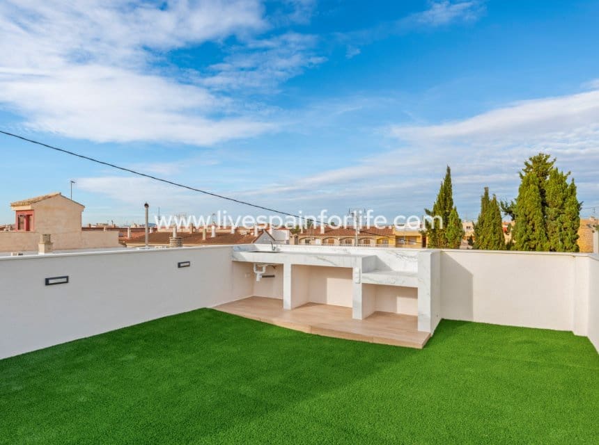 4 bedroom Semi-detached Villa for sale in Torre de la Horadada with pool garage - € 649,000 (Ref: 10007512)