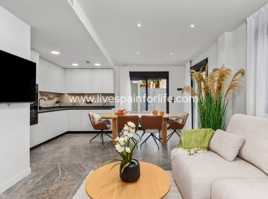 4 bedroom Semi-detached Villa for sale in Torre de la Horadada with pool garage - € 649,000 (Ref: 10007512)
