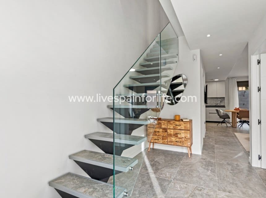 4 bedroom Semi-detached Villa for sale in Torre de la Horadada with pool garage - € 649,000 (Ref: 10007512)