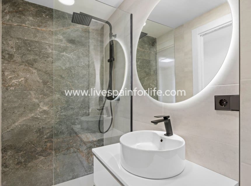4 bedroom Semi-detached Villa for sale in Torre de la Horadada with pool garage - € 649,000 (Ref: 10007512)