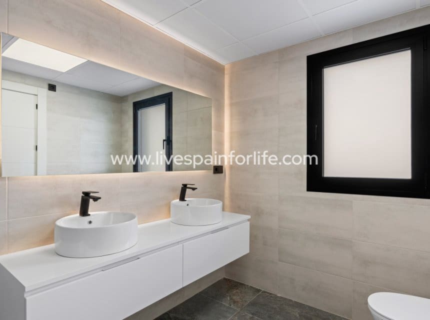 4 bedroom Semi-detached Villa for sale in Torre de la Horadada with pool garage - € 649,000 (Ref: 10007512)