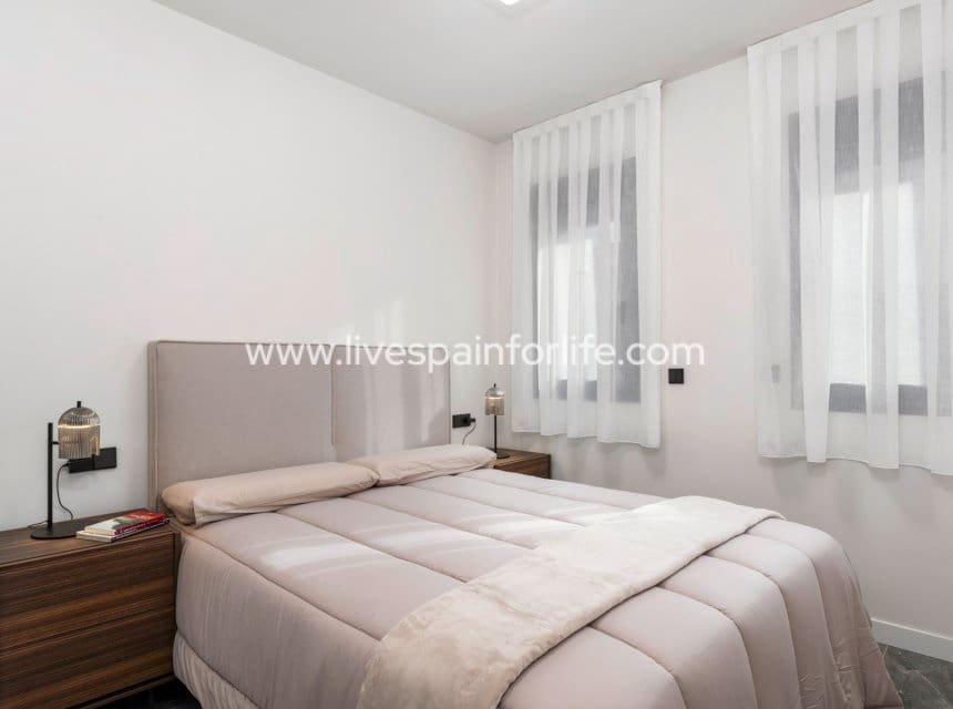 4 bedroom Semi-detached Villa for sale in Torre de la Horadada with pool garage - € 649,000 (Ref: 10007512)