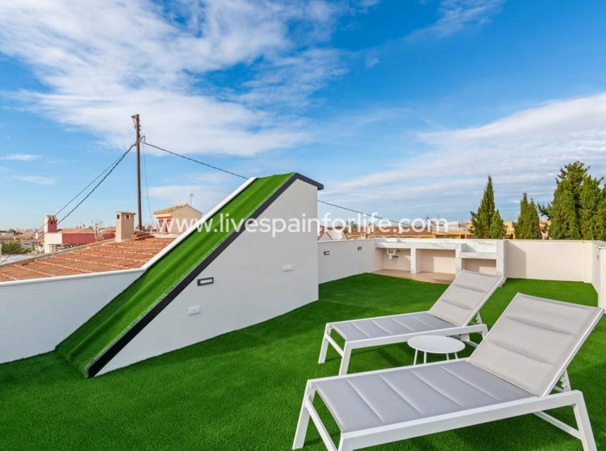 4 bedroom Semi-detached Villa for sale in Torre de la Horadada with pool garage - € 649,000 (Ref: 10007512)