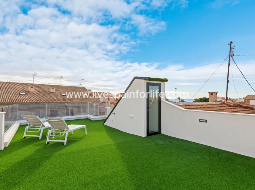 4 bedroom Semi-detached Villa for sale in Torre de la Horadada with pool garage - € 649,000 (Ref: 10007512)
