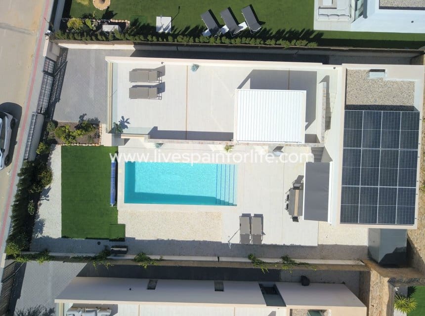 3 bedroom Villa for sale in Algorfa with pool garage - € 619,950 (Ref: 10007513)