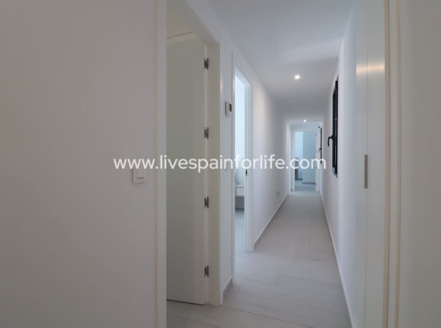3 bedroom Villa for sale in Algorfa with pool garage - € 619,950 (Ref: 10007513)