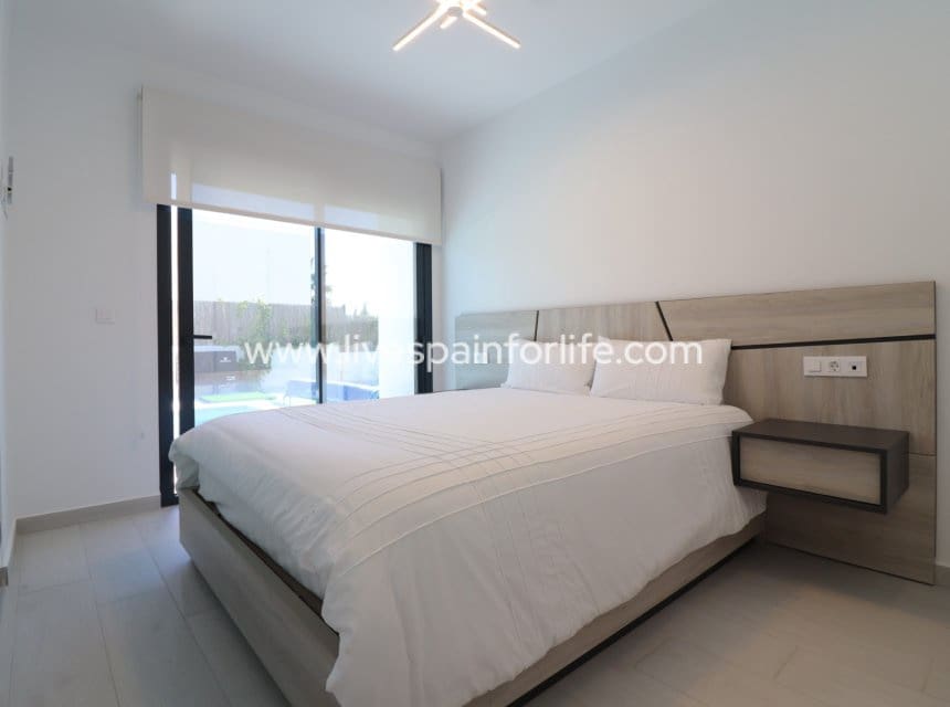 3 bedroom Villa for sale in Algorfa with pool garage - € 619,950 (Ref: 10007513)
