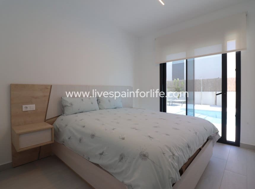 3 bedroom Villa for sale in Algorfa with pool garage - € 619,950 (Ref: 10007513)