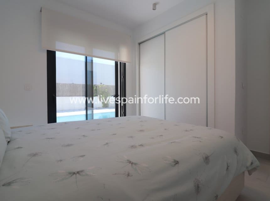 3 bedroom Villa for sale in Algorfa with pool garage - € 619,950 (Ref: 10007513)