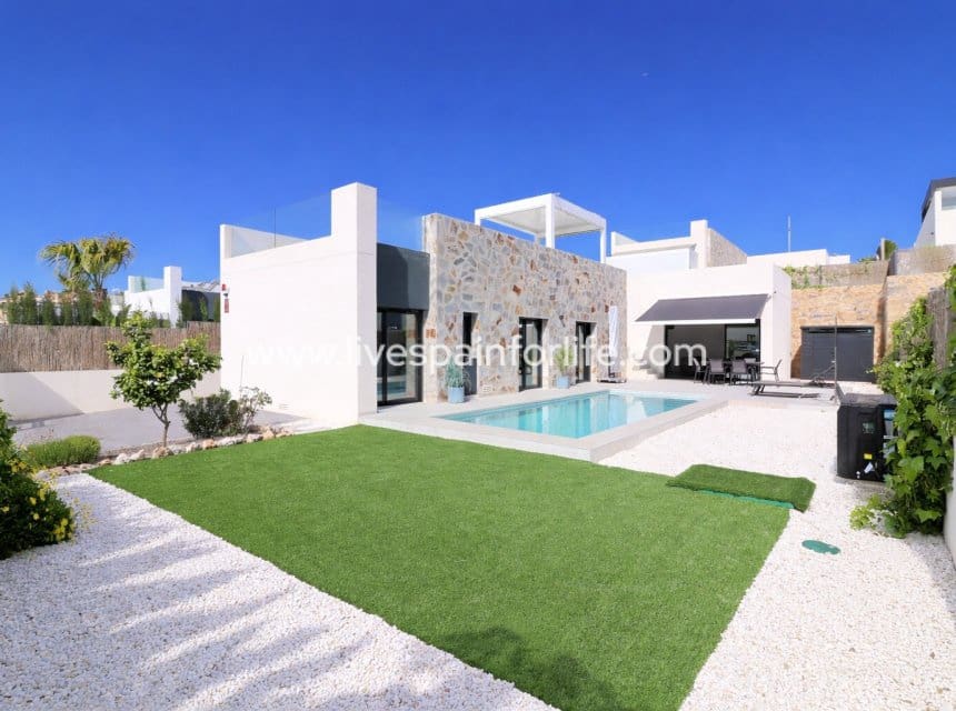 3 bedroom Villa for sale in Algorfa with pool garage - € 619,950 (Ref: 10007513)