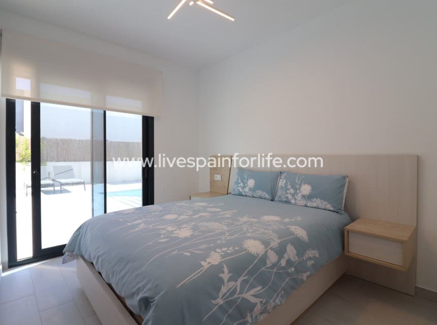 3 bedroom Villa for sale in Algorfa with pool garage - € 619,950 (Ref: 10007513)