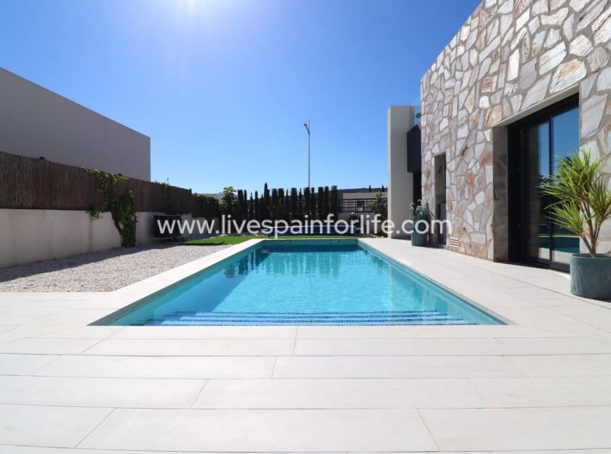 3 bedroom Villa for sale in Algorfa with pool garage - € 619,950 (Ref: 10007513)