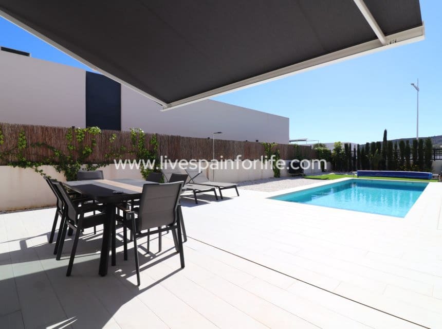 3 bedroom Villa for sale in Algorfa with pool garage - € 619,950 (Ref: 10007513)