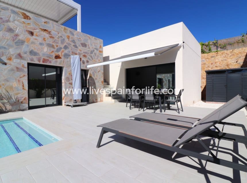 3 bedroom Villa for sale in Algorfa with pool garage - € 619,950 (Ref: 10007513)