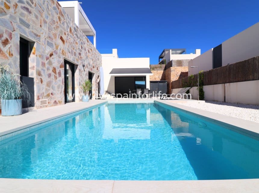3 bedroom Villa for sale in Algorfa with pool garage - € 619,950 (Ref: 10007513)