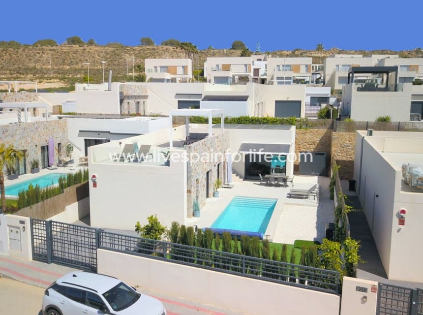 3 bedroom Villa for sale in Algorfa with pool garage - € 619,950 (Ref: 10007513)