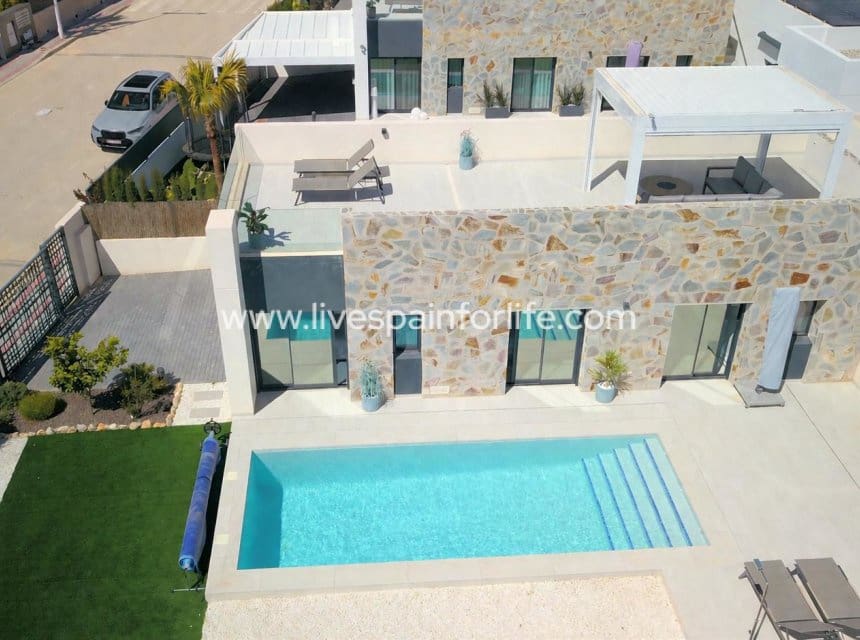 3 bedroom Villa for sale in Algorfa with pool garage - € 619,950 (Ref: 10007513)