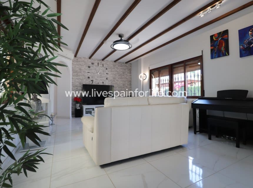 3 bedroom Villa for sale in Formentera del Segura with pool garage - € 425,000 (Ref: 10007515)