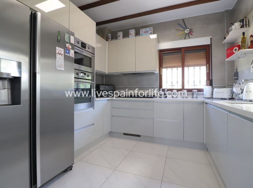 3 bedroom Villa for sale in Formentera del Segura with pool garage - € 425,000 (Ref: 10007515)