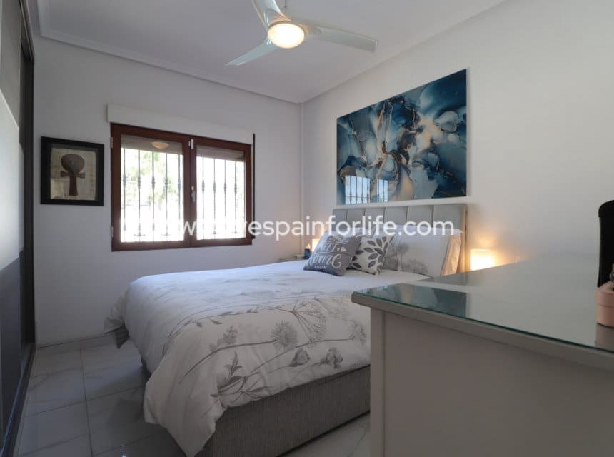 3 bedroom Villa for sale in Formentera del Segura with pool garage - € 425,000 (Ref: 10007515)