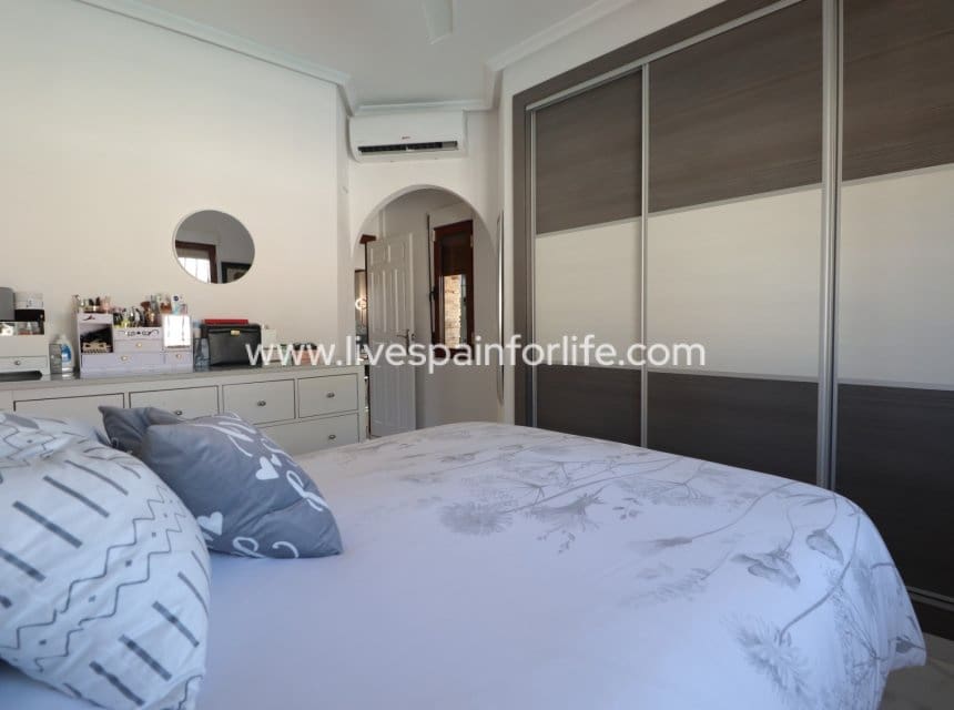 3 bedroom Villa for sale in Formentera del Segura with pool garage - € 425,000 (Ref: 10007515)