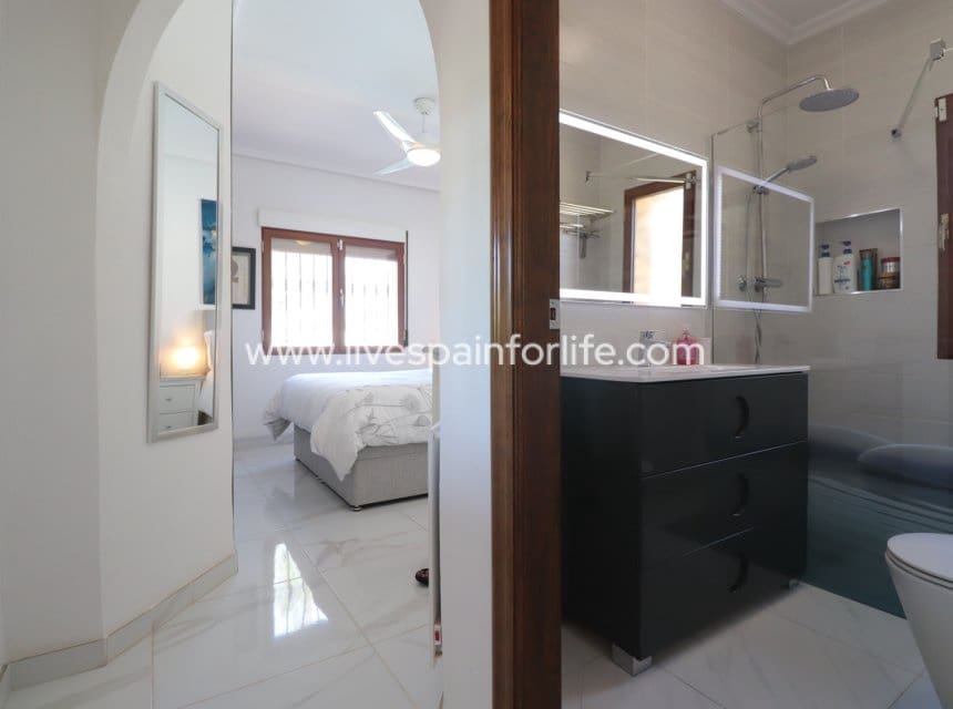 3 bedroom Villa for sale in Formentera del Segura with pool garage - € 425,000 (Ref: 10007515)