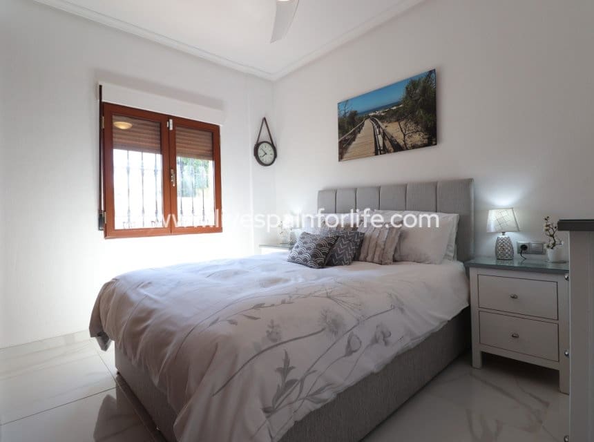 3 bedroom Villa for sale in Formentera del Segura with pool garage - € 425,000 (Ref: 10007515)