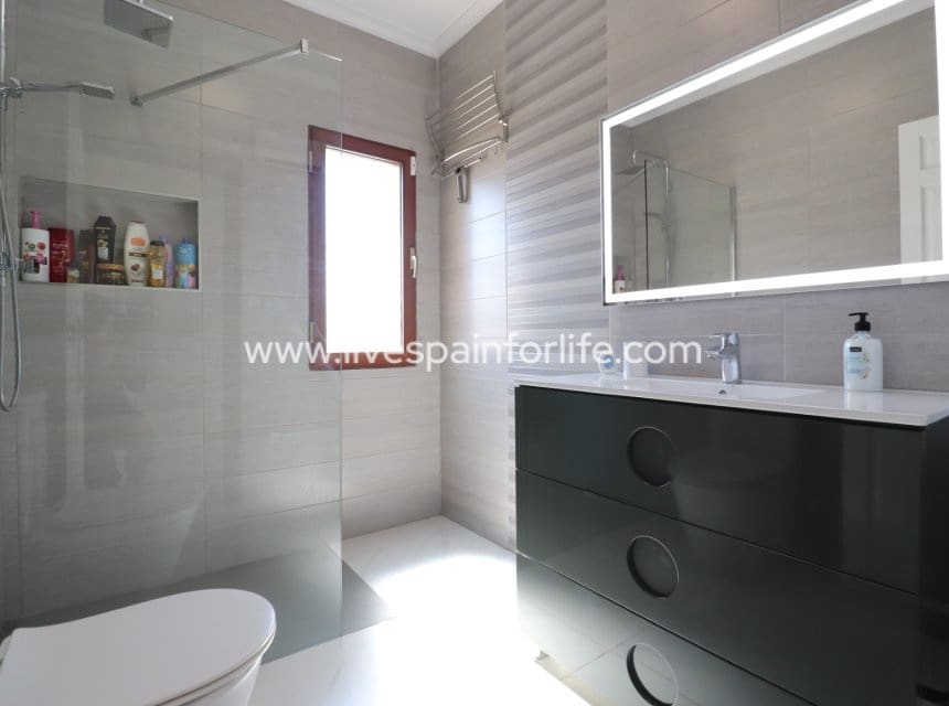 3 bedroom Villa for sale in Formentera del Segura with pool garage - € 425,000 (Ref: 10007515)