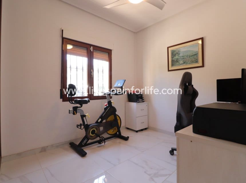 3 bedroom Villa for sale in Formentera del Segura with pool garage - € 425,000 (Ref: 10007515)