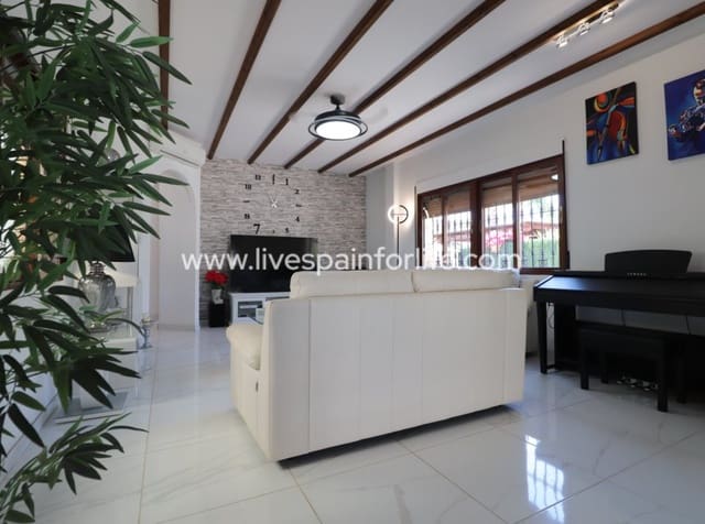 3 soverom Villa til salgs i Formentera del Segura med svømmebasseng garasje - € 425 000 (Ref: 10007515)