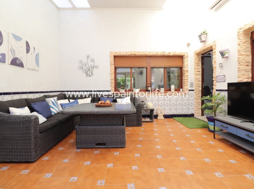 3 bedroom Villa for sale in Formentera del Segura with pool garage - € 425,000 (Ref: 10007515)