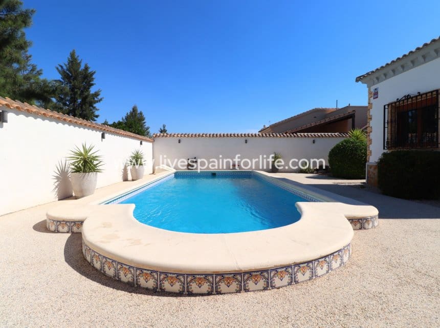 3 bedroom Villa for sale in Formentera del Segura with pool garage - € 425,000 (Ref: 10007515)