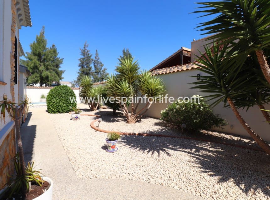 3 bedroom Villa for sale in Formentera del Segura with pool garage - € 425,000 (Ref: 10007515)