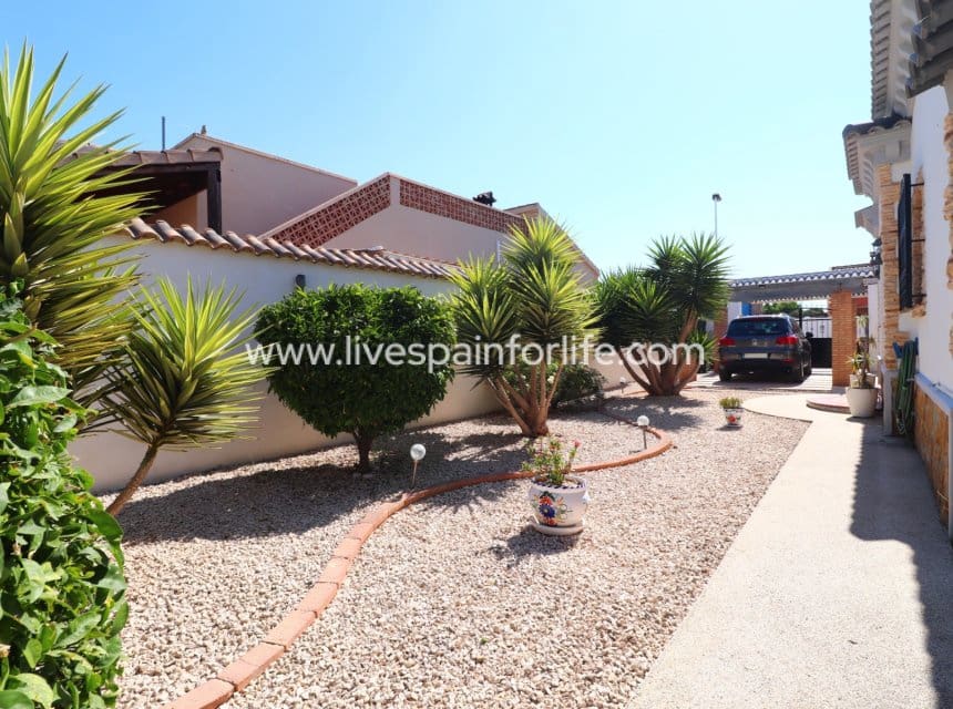 3 bedroom Villa for sale in Formentera del Segura with pool garage - € 425,000 (Ref: 10007515)