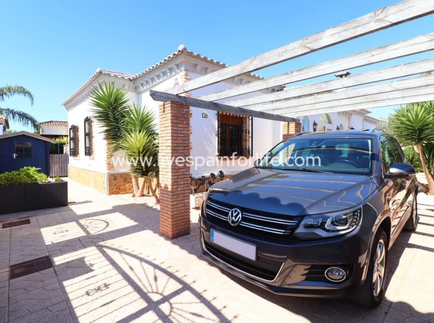 3 bedroom Villa for sale in Formentera del Segura with pool garage - € 425,000 (Ref: 10007515)