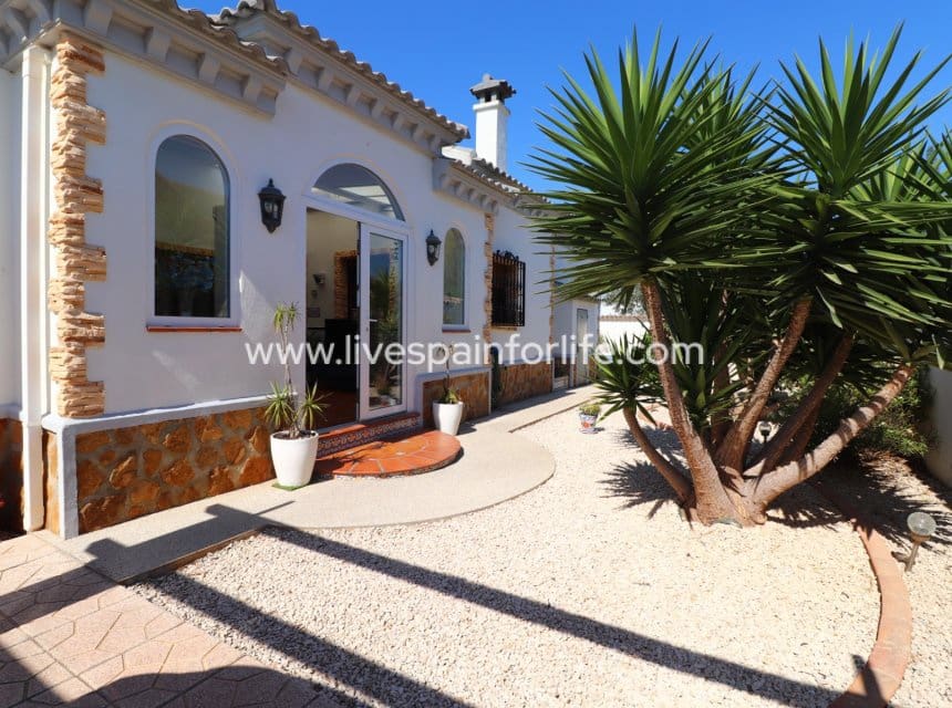 3 bedroom Villa for sale in Formentera del Segura with pool garage - € 425,000 (Ref: 10007515)