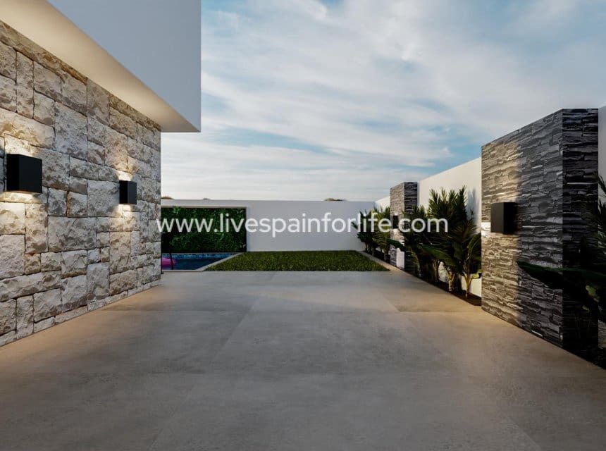 4 sypialnia Willa na sprzedaż w La Zenia z basenem garażem - 1 600 000 € (Ref: 10007517)