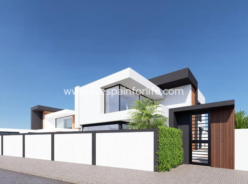 4 sypialnia Willa na sprzedaż w La Zenia z basenem garażem - 1 600 000 € (Ref: 10007517)