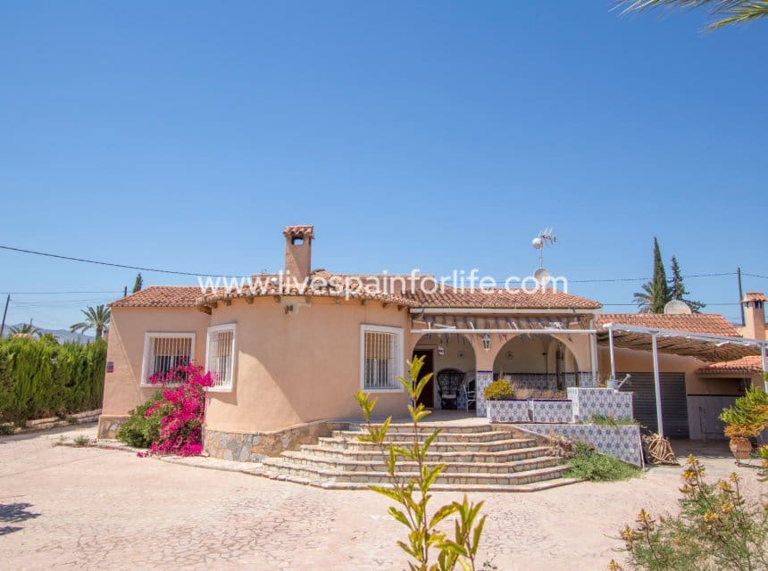 3 slaapkamer Finca/Landhuis te koop in Albatera met zwembad garage - € 349.000 (Ref: 10007867)