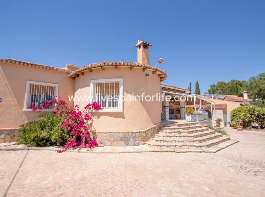 3 slaapkamer Finca/Landhuis te koop in Albatera met zwembad garage - € 349.000 (Ref: 10007867)
