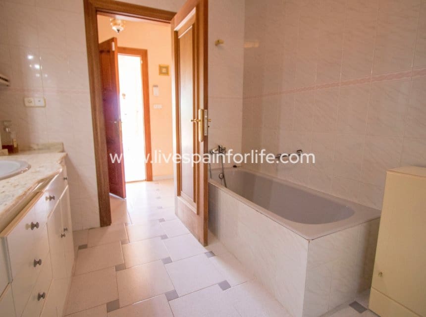 3 slaapkamer Finca/Landhuis te koop in Albatera met zwembad garage - € 349.000 (Ref: 10007867)