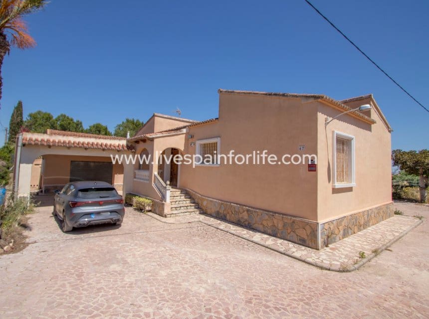 3 slaapkamer Finca/Landhuis te koop in Albatera met zwembad garage - € 349.000 (Ref: 10007867)