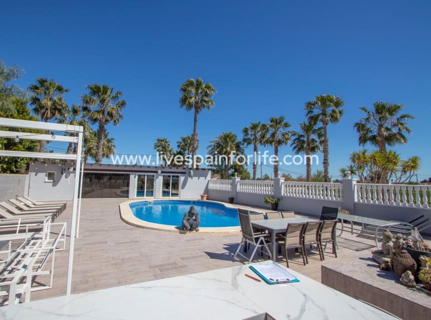 4 bedroom Finca/Country House for sale in Catral with pool garage - € 549,000 (Ref: 10007868)
