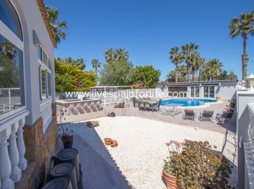 4 bedroom Finca/Country House for sale in Catral with pool garage - € 549,000 (Ref: 10007868)