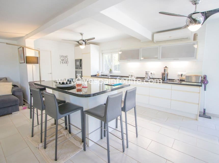 4 bedroom Finca/Country House for sale in Catral with pool garage - € 549,000 (Ref: 10007868)